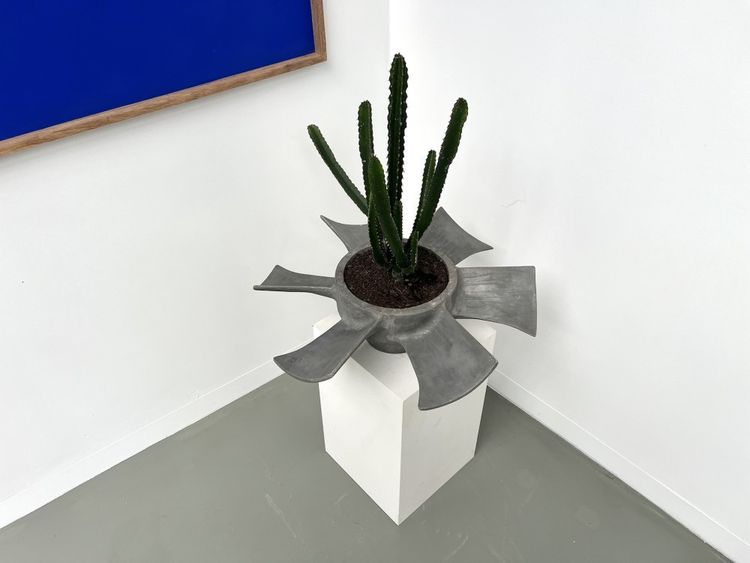 Vase hélicoïdal des années 50 en fonte d'alu