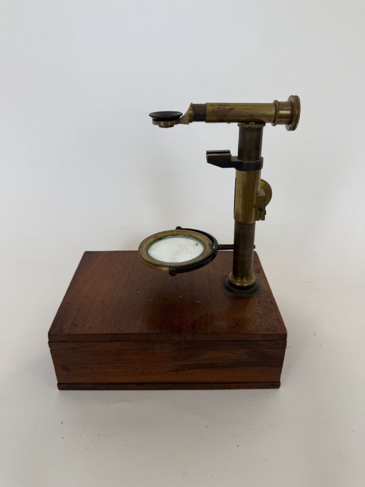 Antique brass microscope on a mahogany case, 19th century