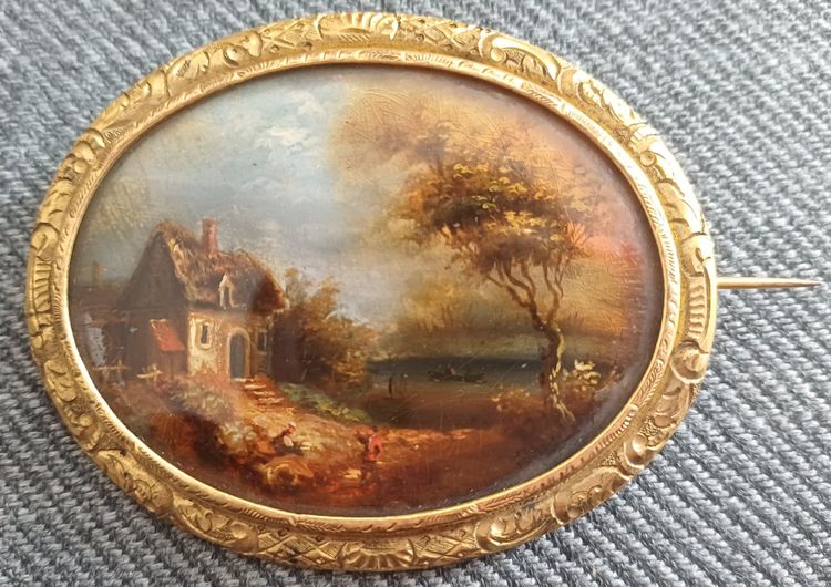 Broche fixé-sous-verre milieu du XIXème siècle.