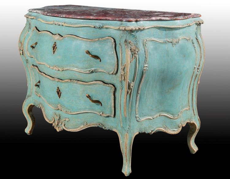 Ébénisterie vénitienne du milieu du XVIIIe siècle commode