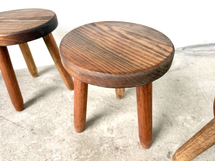 Série de 3 tabourets tripodes en hêtre, années 60