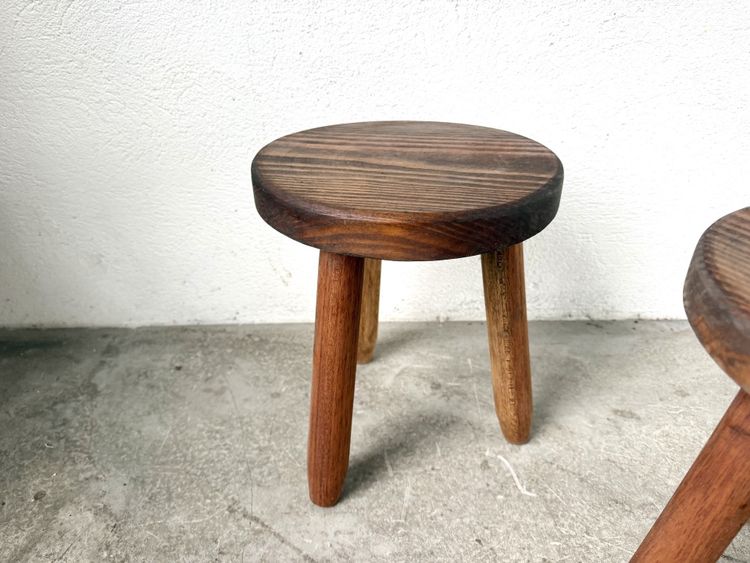 Série de 3 tabourets tripodes en hêtre, années 60