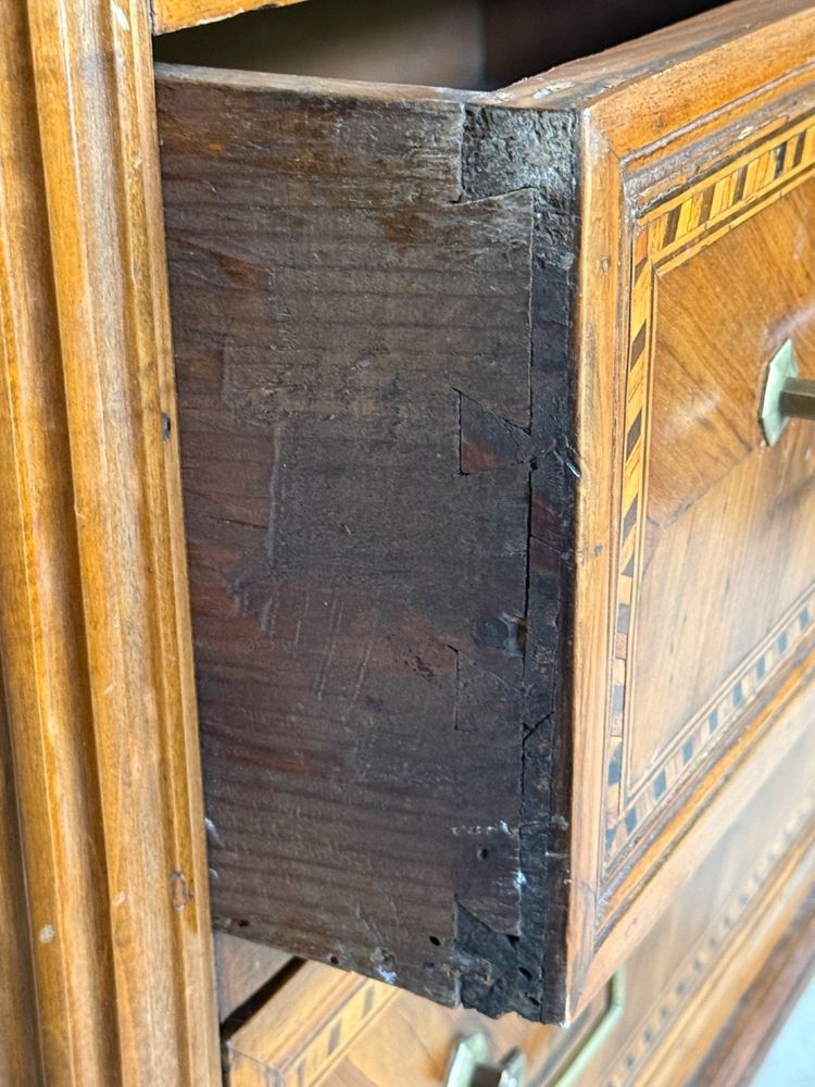 Commode de style LOUIS XVI