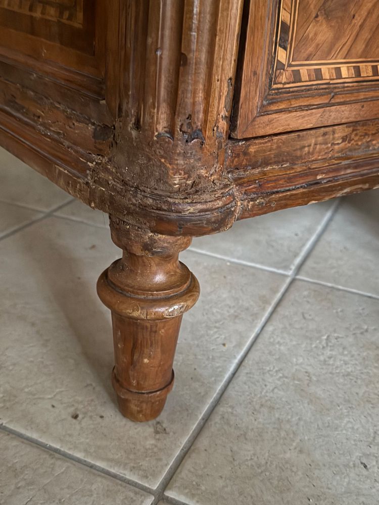 Commode de style LOUIS XVI