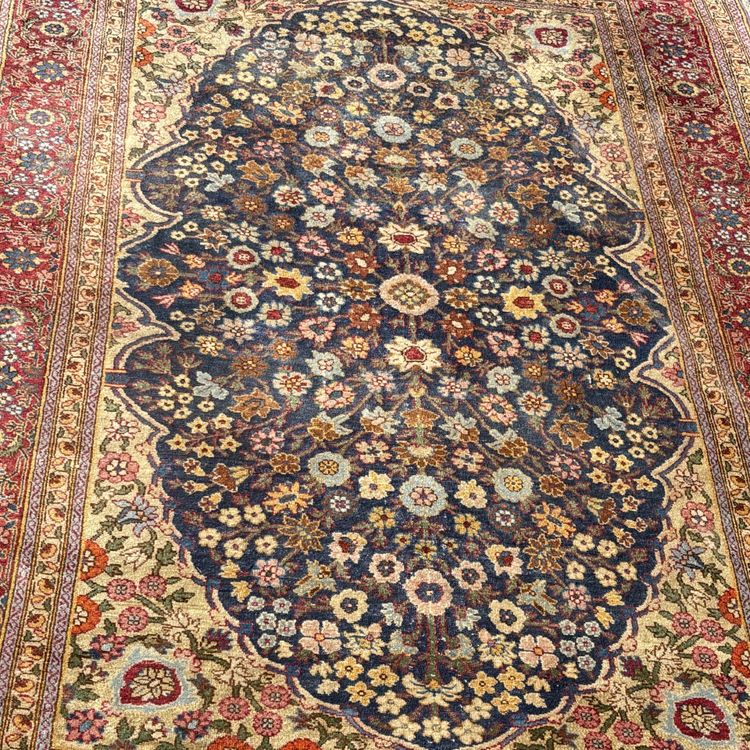 20th-century signed HEREKE silk rug, 175 cm x 120 cm. 