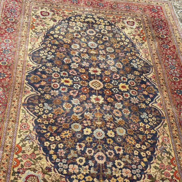 20th-century signed HEREKE silk rug, 175 cm x 120 cm. 