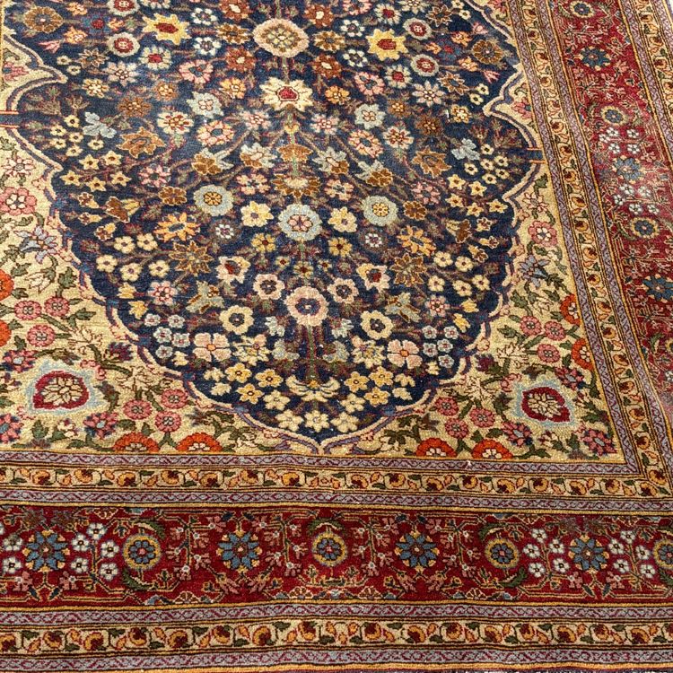 20th-century signed HEREKE silk rug, 175 cm x 120 cm. 