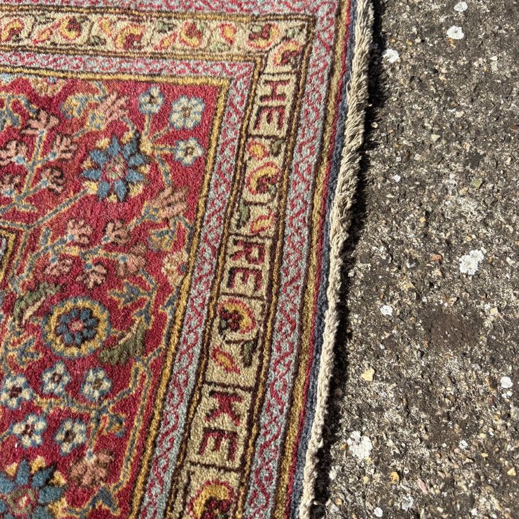 20th-century signed HEREKE silk rug, 175 cm x 120 cm. 