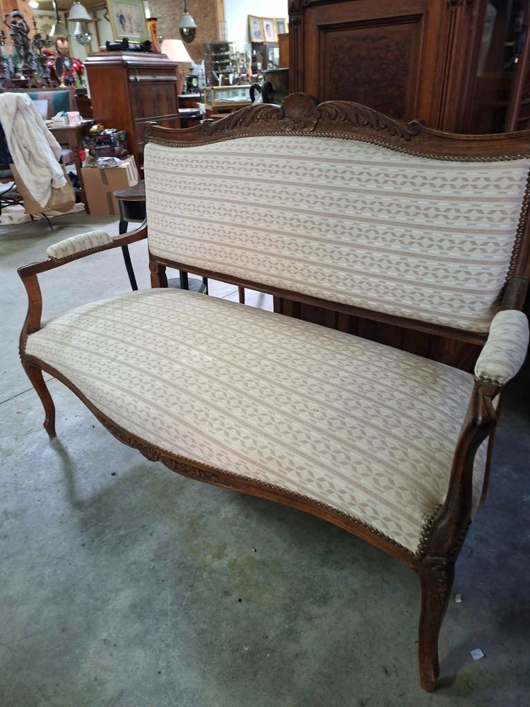 Carved walnut bench – Louis XV style – 19th century 