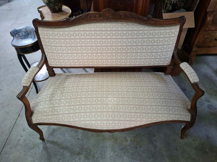 Carved walnut bench – Louis XV style – 19th century 