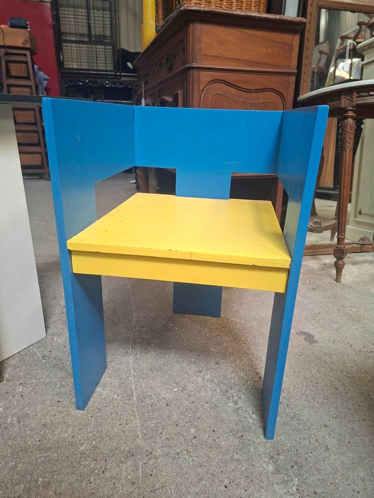 Fauteuil Design Géométrique Polychrome et Élément Assorti – Style Memphis – XXe Siècle