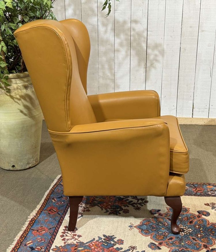 Paire de fauteuil anglais à oreilles des années 1980 en cuir 