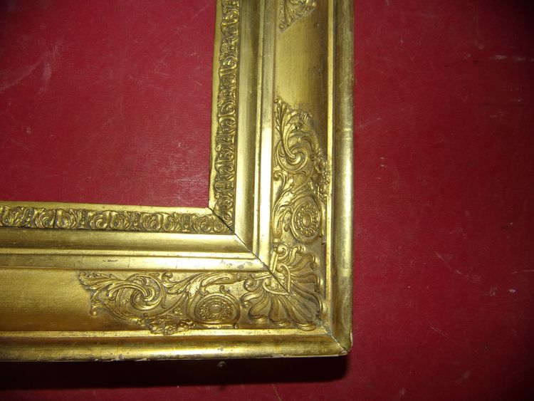 Cadre époque 19ème, en bois doré.