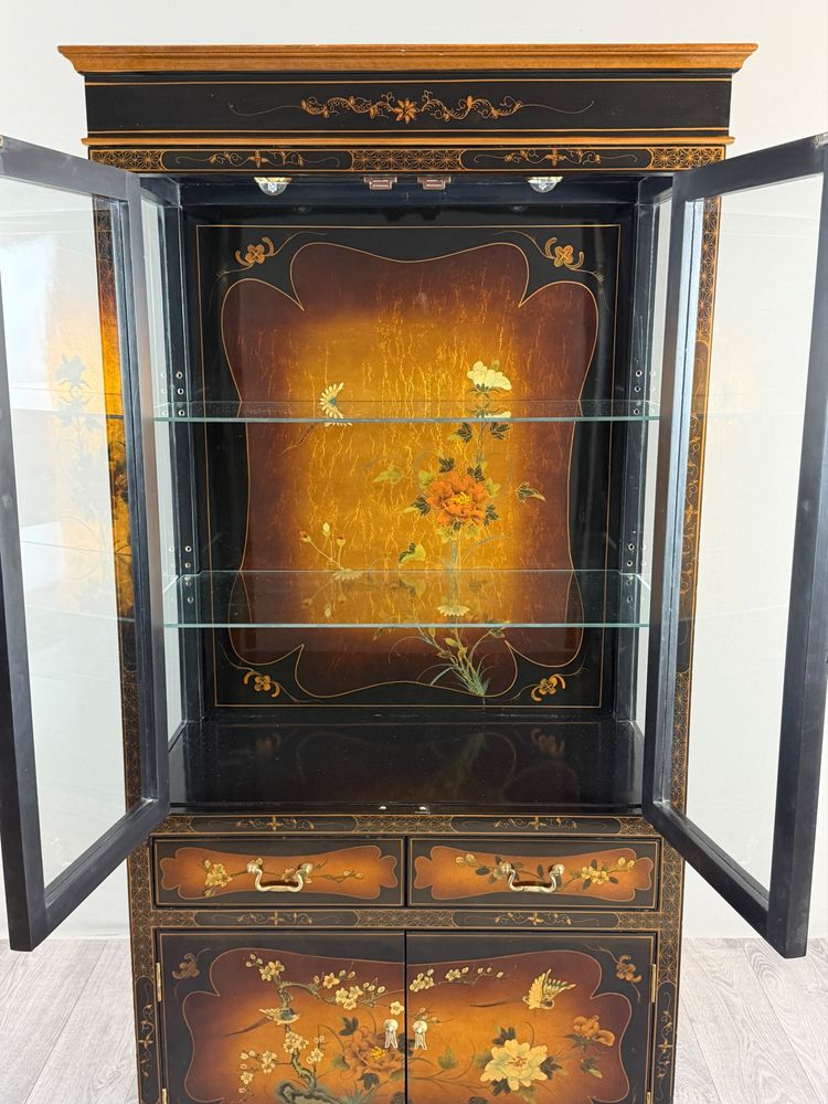 Vitrine chinoise laquée à décor floral et d’oiseaux, XXe siècle