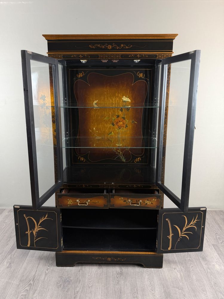 Vitrine chinoise laquée à décor floral et d’oiseaux, XXe siècle