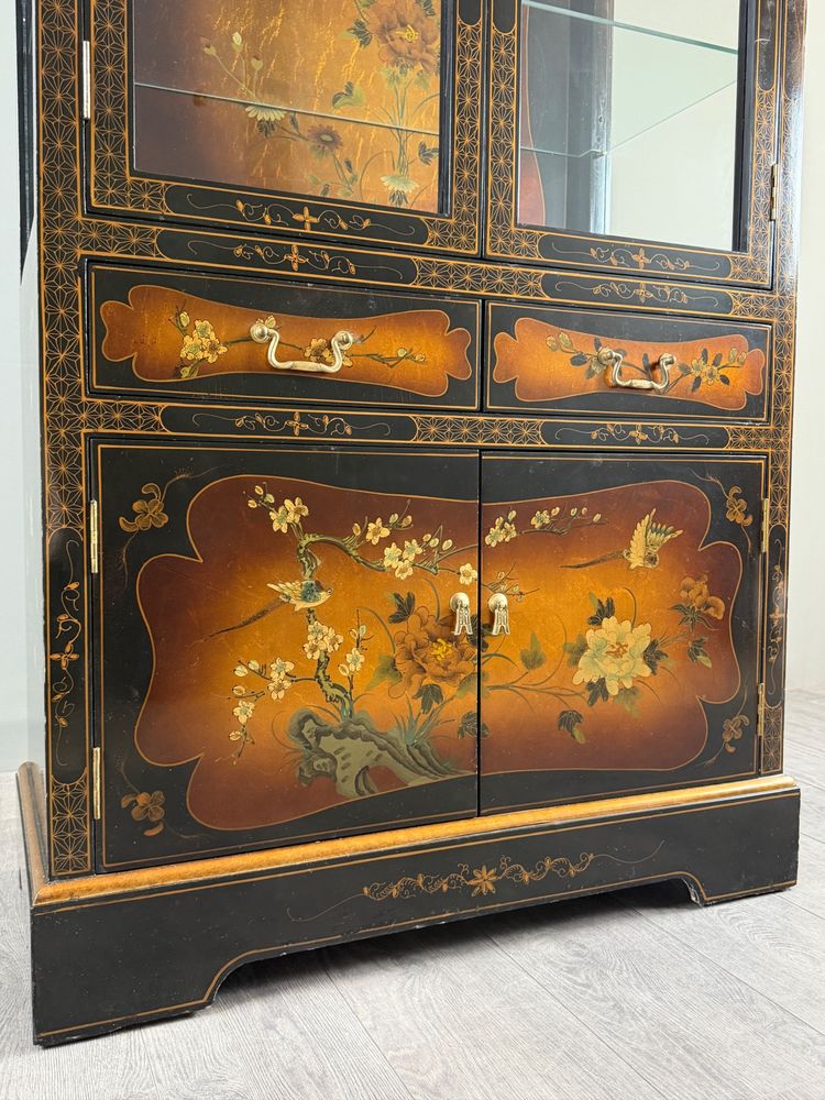 Vitrine chinoise laquée à décor floral et d’oiseaux, XXe siècle