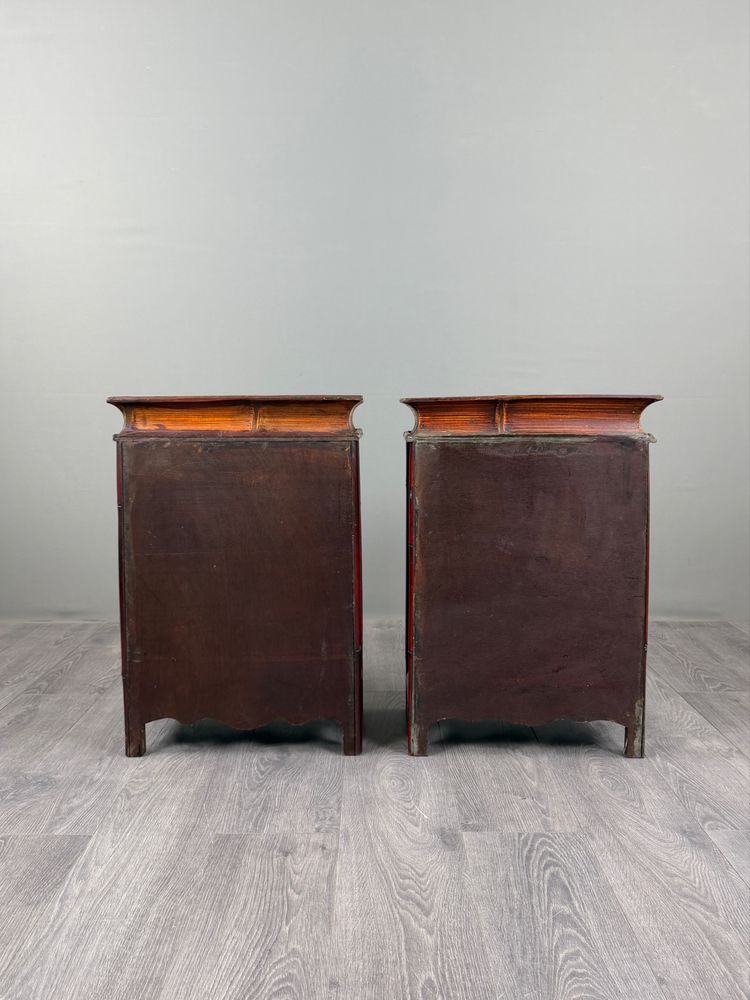 Coppia di comodini cinesi in legno dipinto, XX secolo