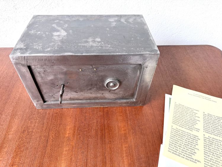 Piccola cassaforte d'epoca in acciaio, 1900-1920 circa
