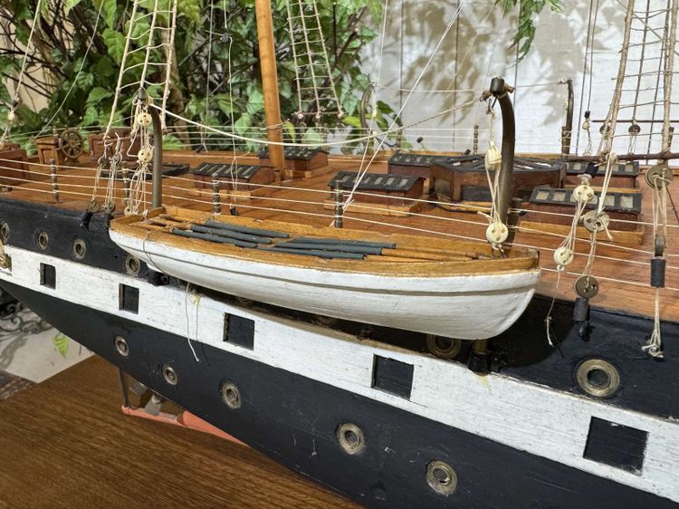 Grande maquette du paquebot S.S Great Britain réalisée en 1978