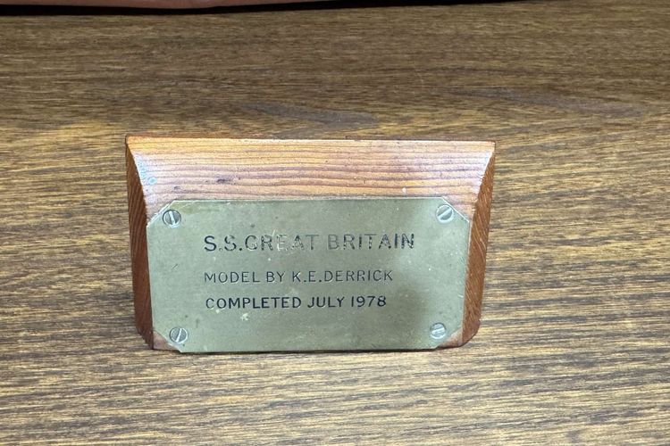 Grande maquette du paquebot S.S Great Britain réalisée en 1978