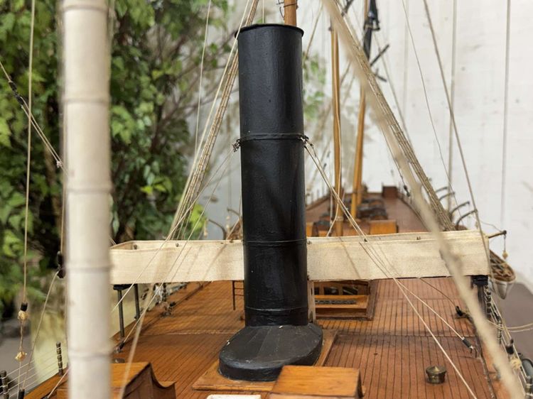 Grande maquette du paquebot S.S Great Britain réalisée en 1978