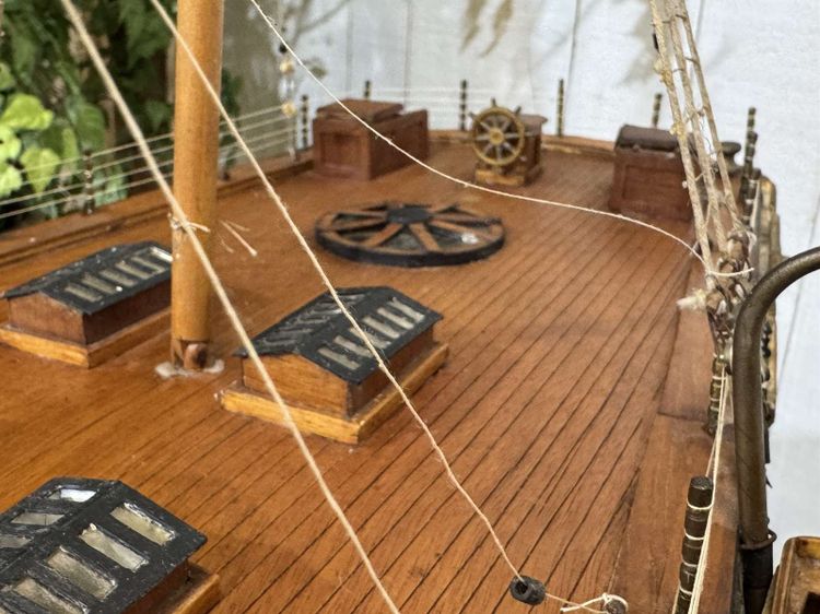 Grande maquette du paquebot S.S Great Britain réalisée en 1978