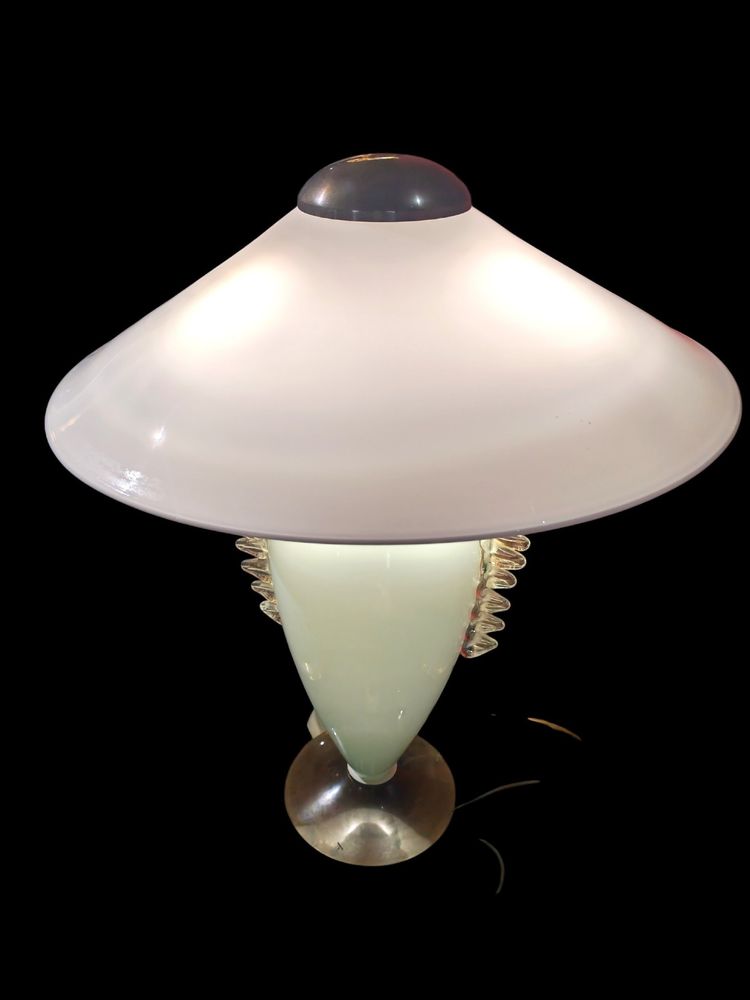 Lampe Murano au design épuré,  structure ovoïde en verre opalin XXeme 