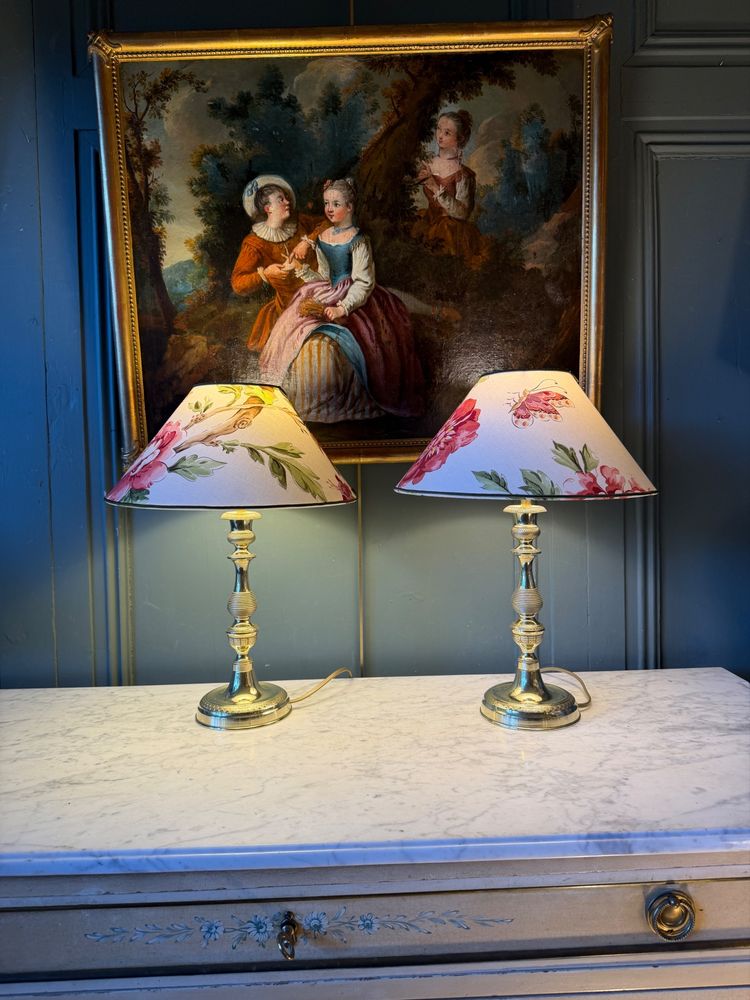 Coppia di lampade in bronzo, altezza 41,5 cm