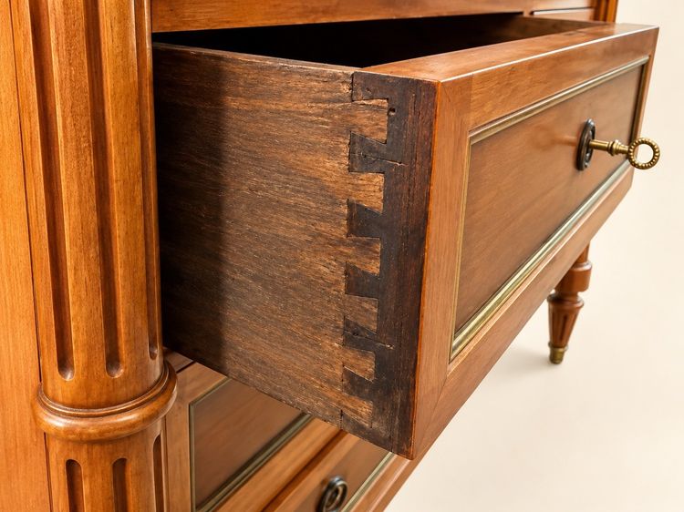 Commode style Louis XVI – Acajou massif – Filets laiton – Fin XIXe