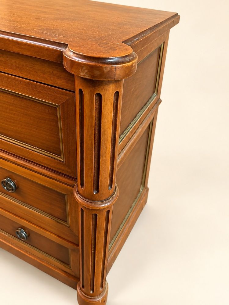 Commode style Louis XVI – Acajou massif – Filets laiton – Fin XIXe