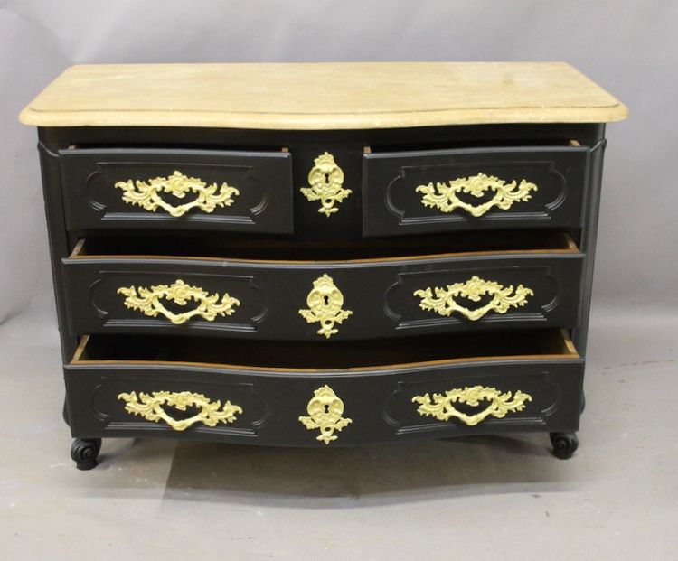 Commode galbée style Louis XV finition noire 