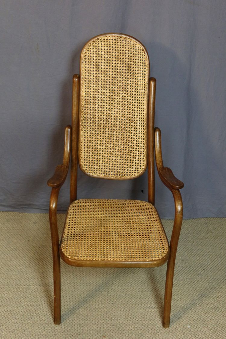 Sessel mit Rohrgeflecht im Thonet-Stil