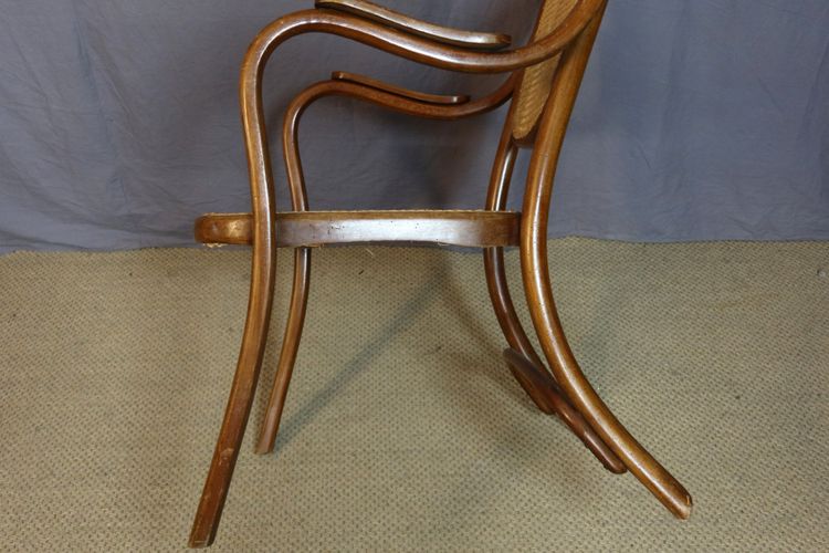Sessel mit Rohrgeflecht im Thonet-Stil