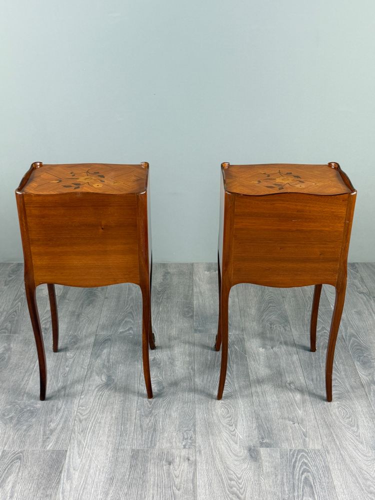 Coppia di comodini in stile Luigi XV, XX secolo
