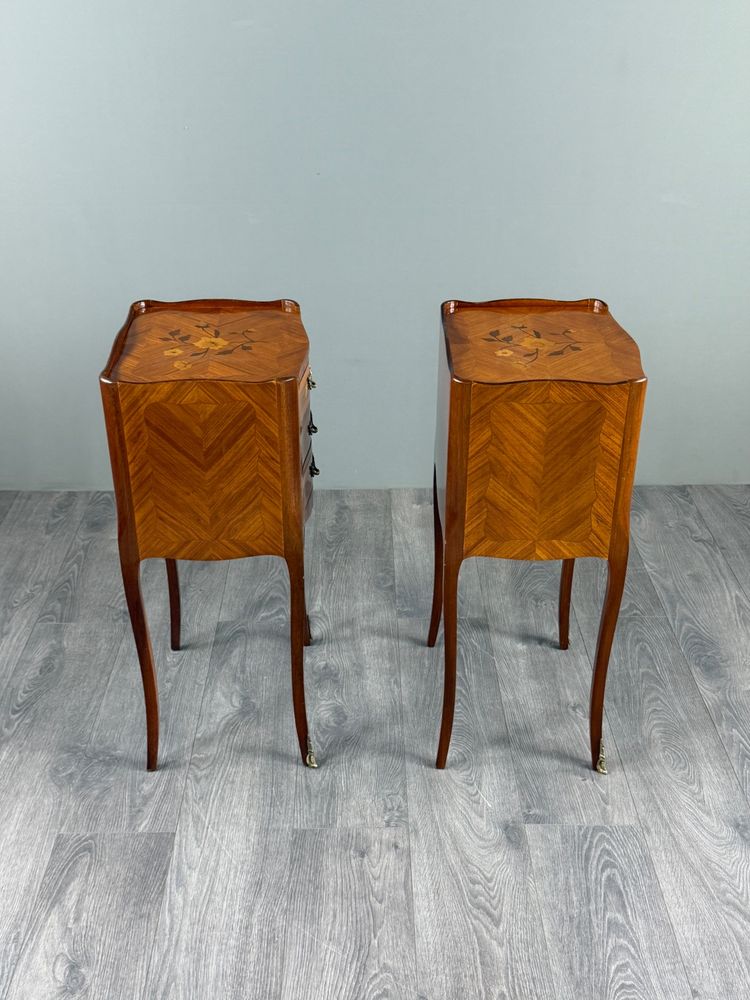 Coppia di comodini in stile Luigi XV, XX secolo