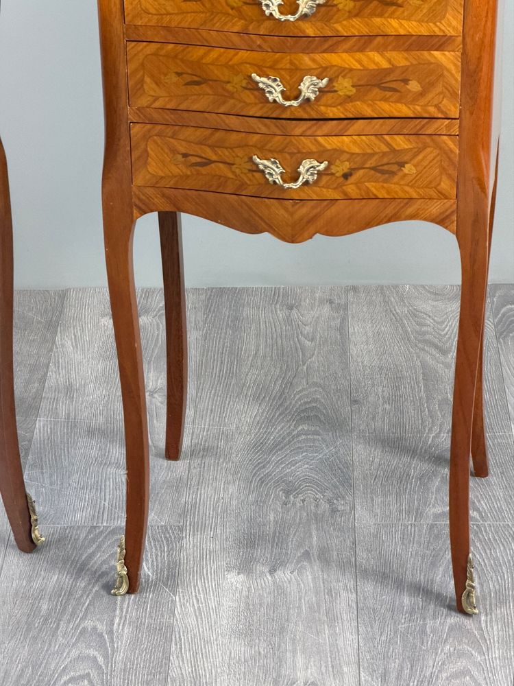 Coppia di comodini in stile Luigi XV, XX secolo