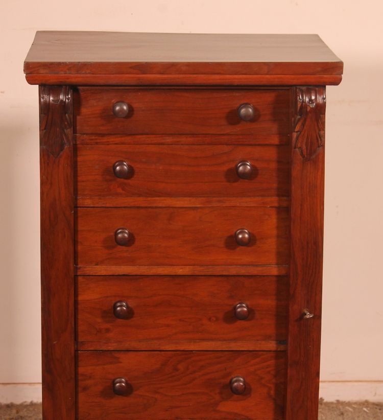 commode wellington en noyer du 19° siècle