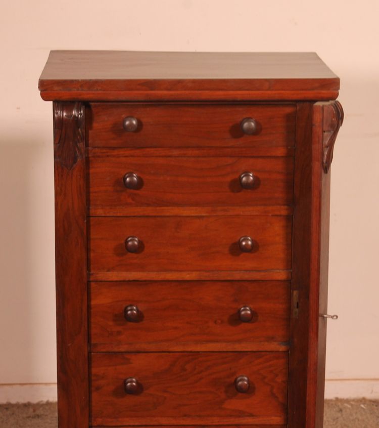 commode wellington en noyer du 19° siècle