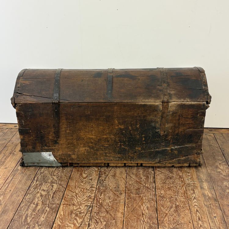 Coffre en chêne daté 1747