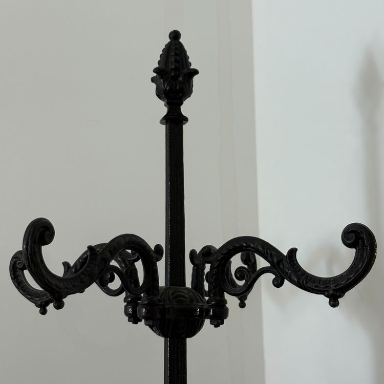 Appendiabiti in ghisa del XIX secolo