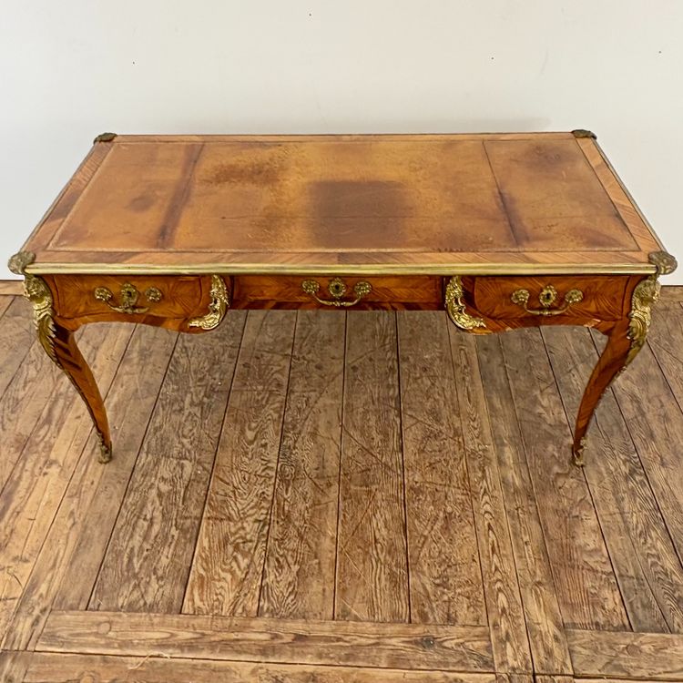 Flacher Schreibtisch im Louis-XV-Stil