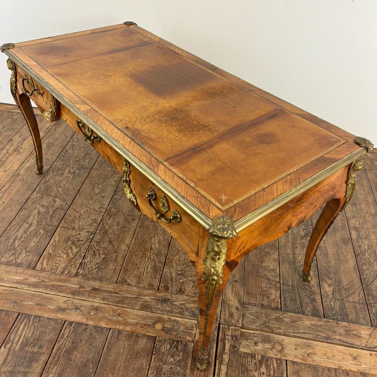 Flacher Schreibtisch im Louis-XV-Stil
