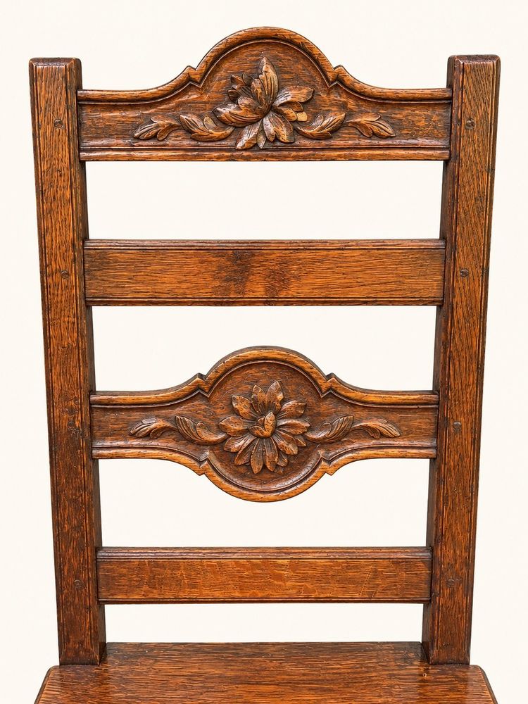 Suite de 8 Chaises Rustiques Style Henri II Chêne Sculpté