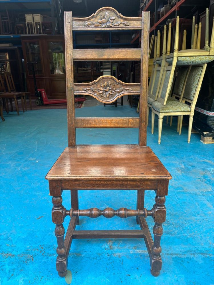 Suite de 8 Chaises Rustiques Style Henri II Chêne Sculpté
