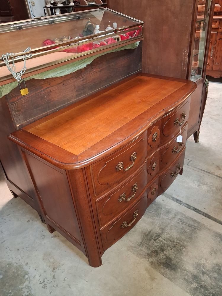 Commode arbalète en merisier – Style Louis XV – XXe siècle