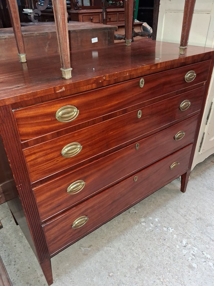 Commode Anglaise de style Louis XVI – Fin XIXe siècle