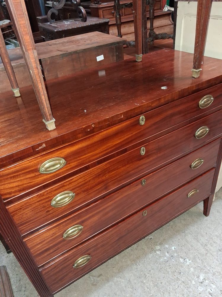 Commode Anglaise de style Louis XVI – Fin XIXe siècle