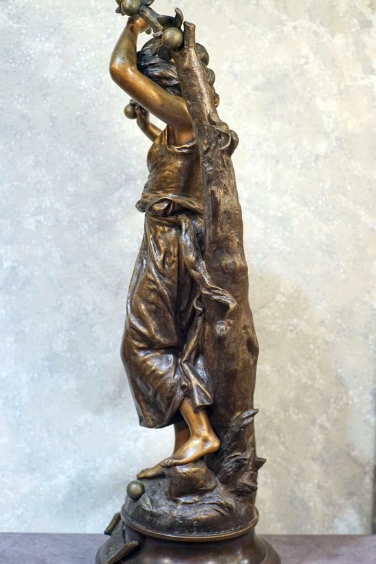 Hippolyte MOREAU "Mireille", importante spelter