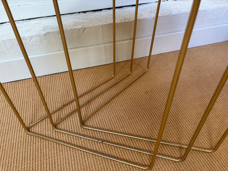 SUITE DE 3 TABLES GIGOGNES EN BOIS.