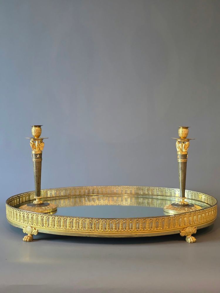 Grand centre de table en bronze d’époque Empire, attribué à Thomire. 71 cm.
